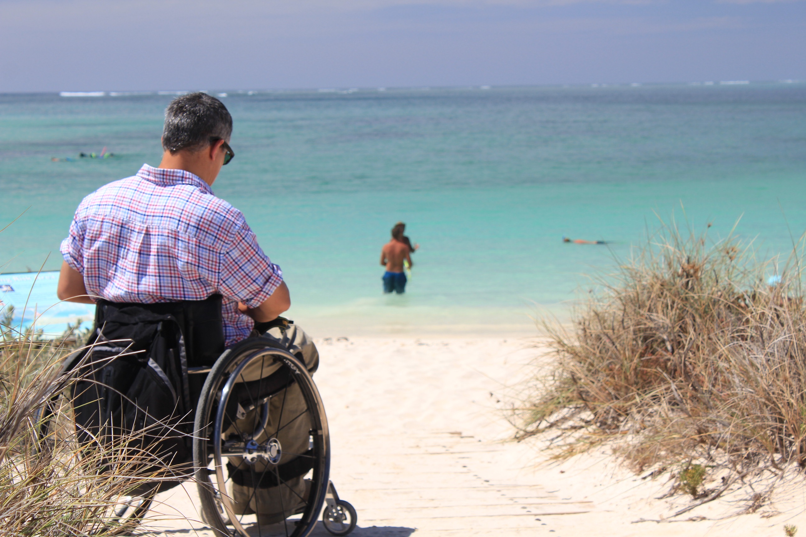 Инвалида отпустили. Туризм для людей с ограниченными возможностями. Путешествия для людей с ограниченными возможностями. Туризм для инвалидов. Туризм для людей с инвалидностью.