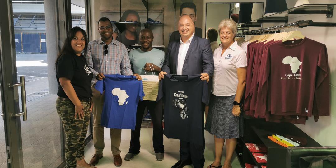 Enver Duminy (2nd from left) and James Vos (2nd from right) visiting prize-winning business, Tees and Gees.